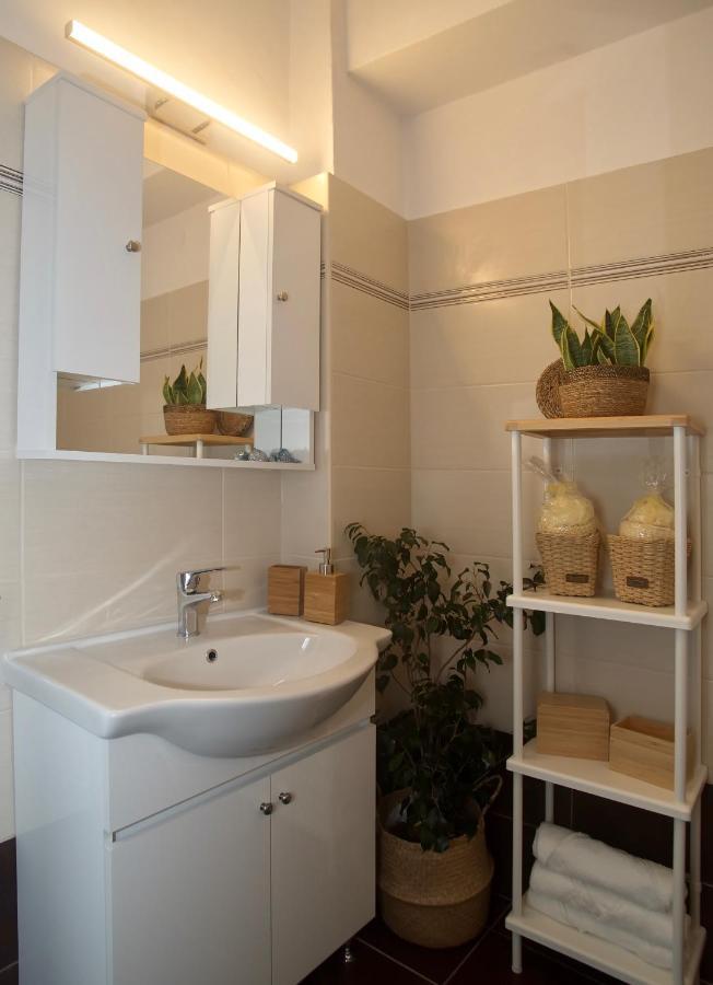 The Bluehouse - Spacious Top Floor Flat With Parking, By Mon Repos Beach Corfu  Exterior foto
